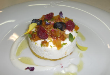 Cremoso di squacquerone, biscotto all'olio extravergine, frutta secca e saba
